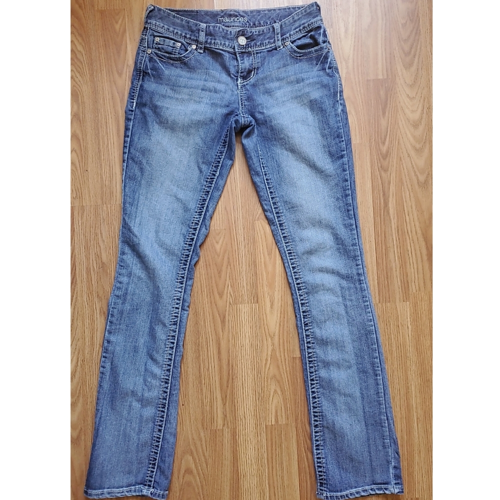 Light Wash Maurices Straight Leg 3/4 LONG - Picture 2 of 4